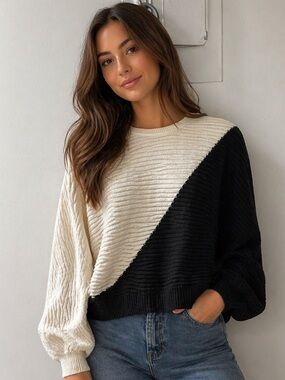 Express Colorblock Sweater 🤍🖤 Cozy Chic Knit – Black & Cream – XS